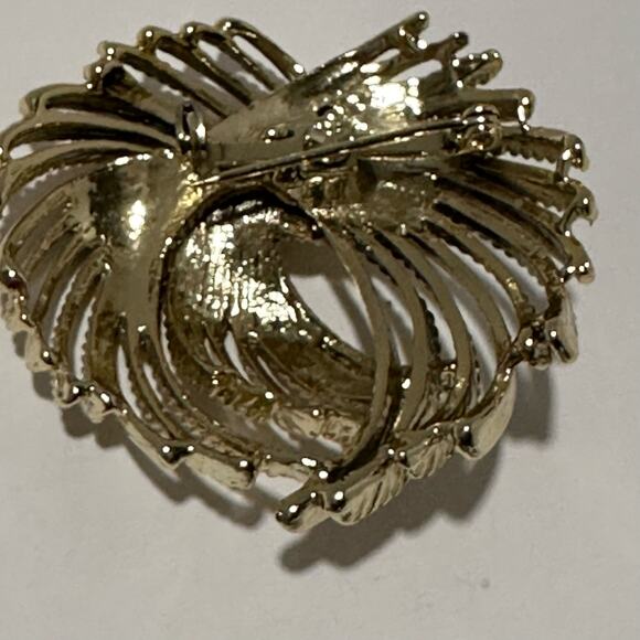Gold Tone‎ Brooch Pin Swirl Design Statement Jewelry Vintage Style - Picture 2 of 8